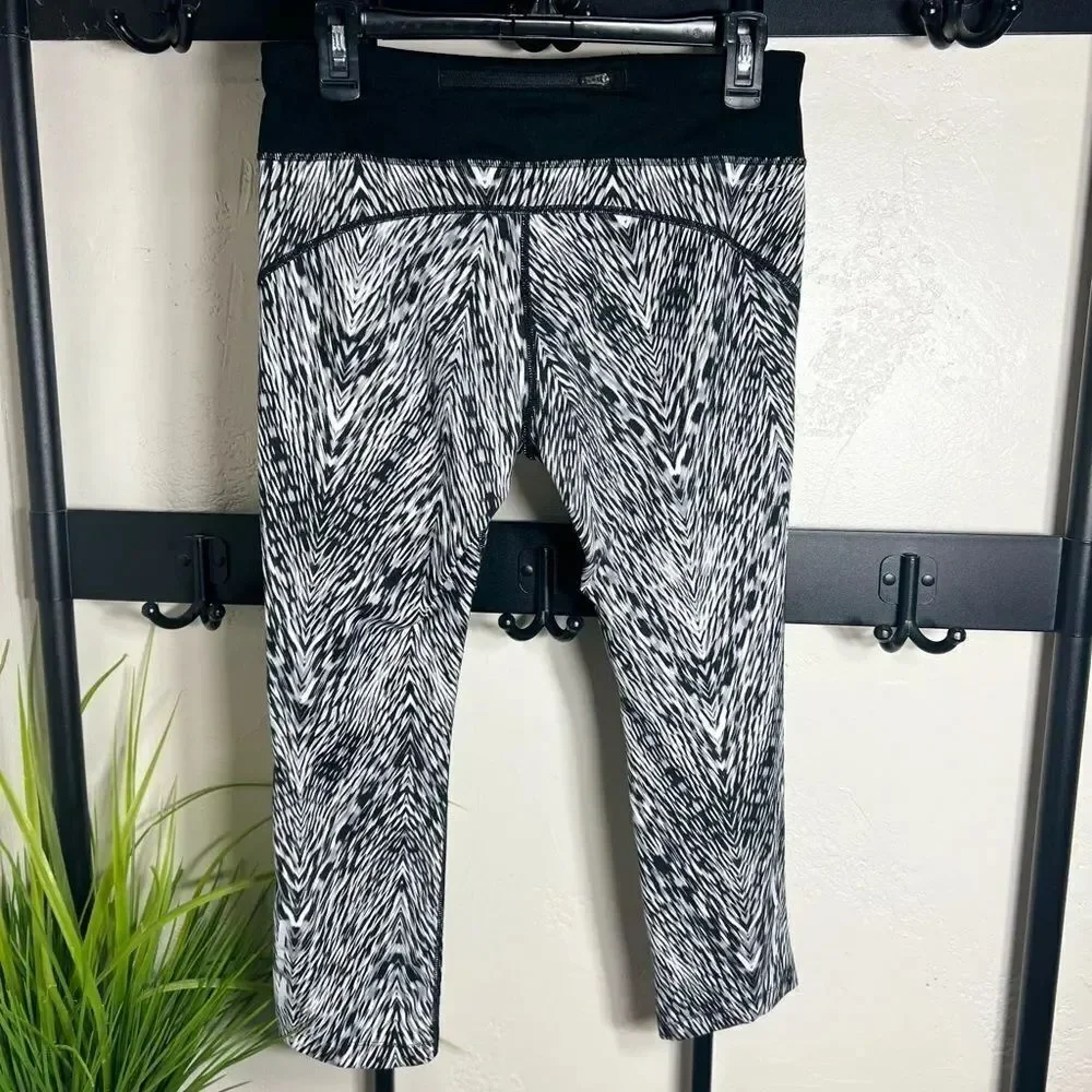 Nike Womens Epic Run Printed Dri fit Capri Leggings Size Medium